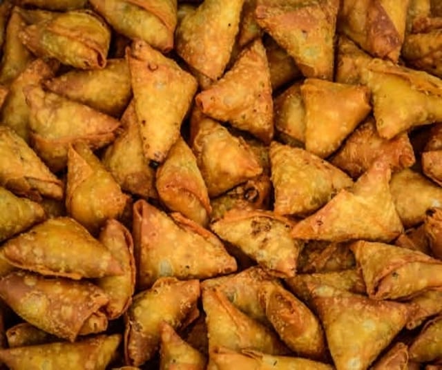 Onion Samosas (3pc).
