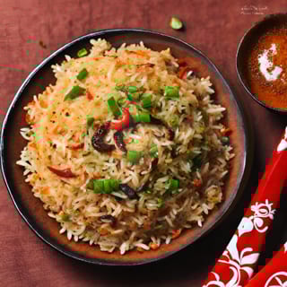 Burnt Chilli Garlic Fried Rice (Veg)