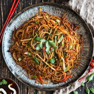 Burnt Chilli Garlic Noodles (Veg)